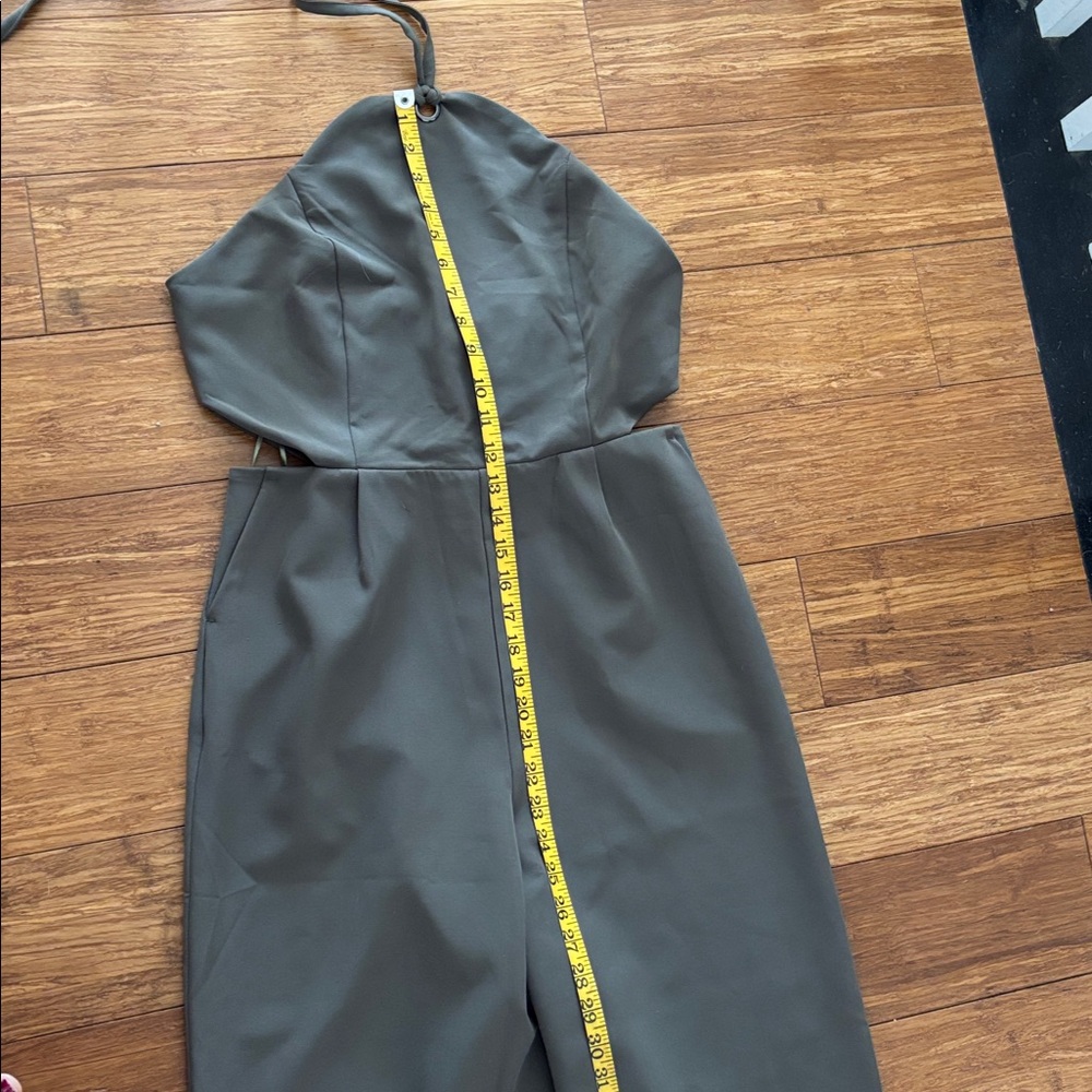 NWT Romeo + Juliet Couture Olive Green Halter Cutout Wide Leg Jumpsuit M - Picture 10 of 13